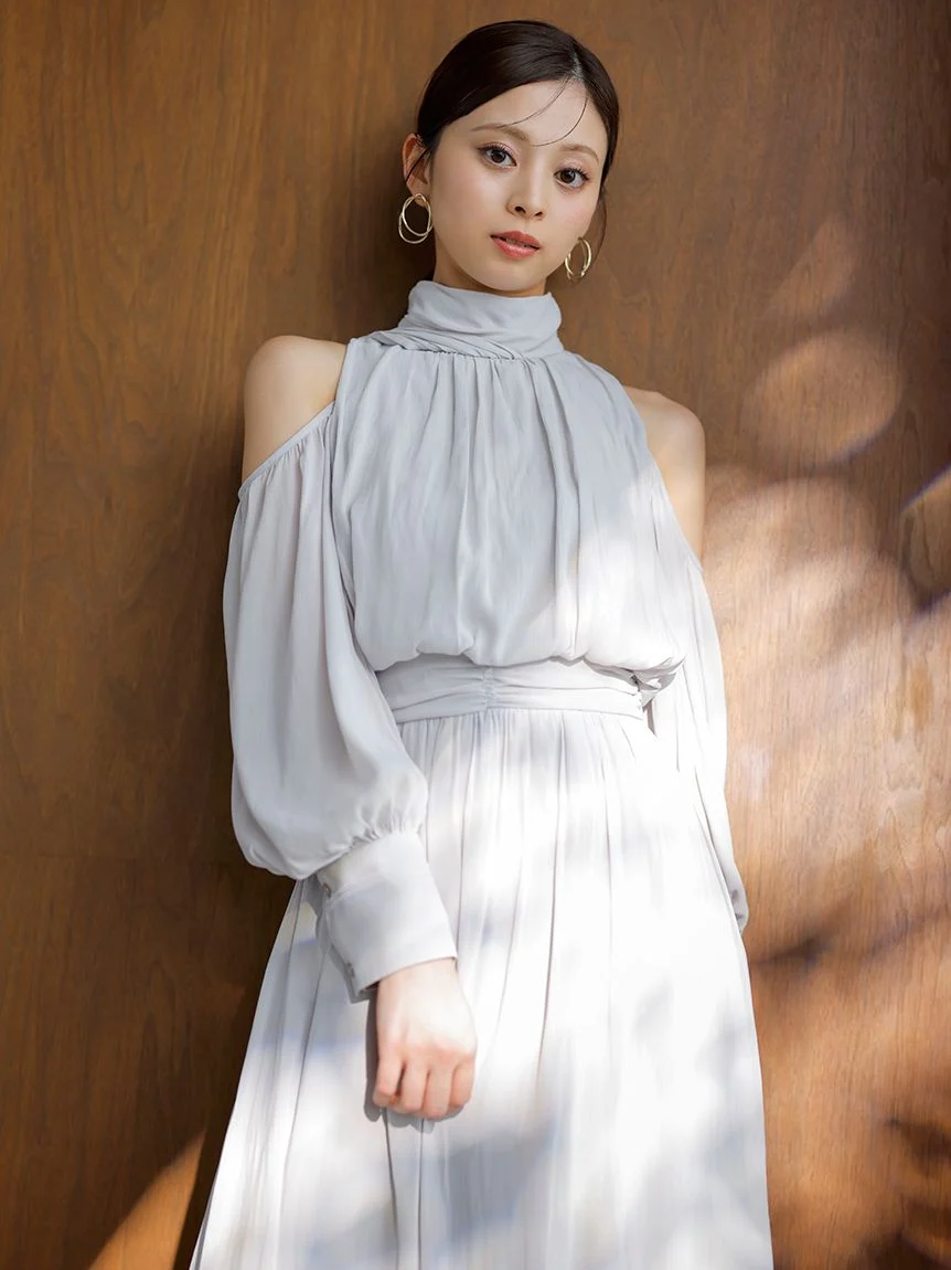 コールドショルダーワンピース